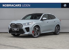 BMW iX2 - eDrive20 M Sport / Panoramadak / Sportstoelen / Achteruitrijcamera / M Adaptief onderstel
