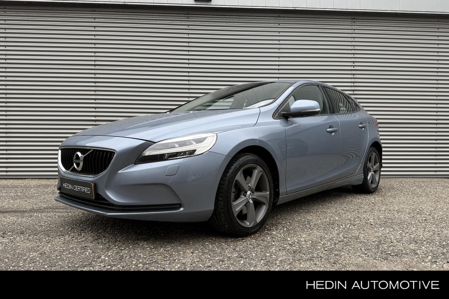 Volvo V40 - 2.0 T2 Nordic+ | Standkachel | Trekhaak | Stoelverwarming | 17 inch LM | Extertior Styling - AutoWereld.nl