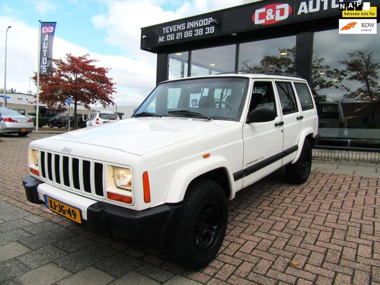 Jeep Cherokee - 2.5i Sport 1999 ORIG NL RETRO ECHTE 4X4 JEEP - AutoWereld.nl