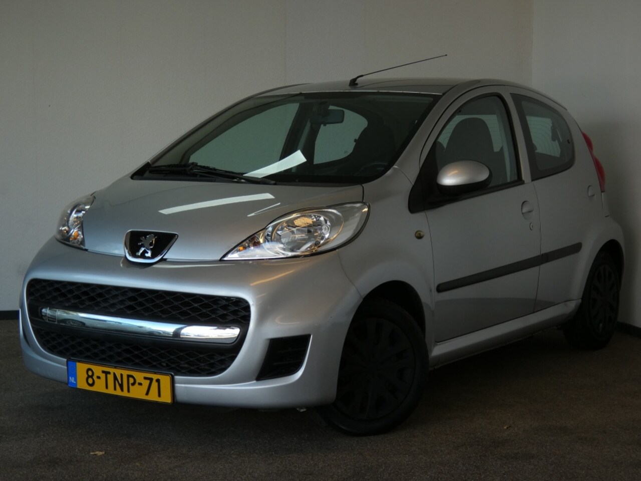 Peugeot 107 - 1.0-12V Millesim 200 Nwe APK airco - AutoWereld.nl