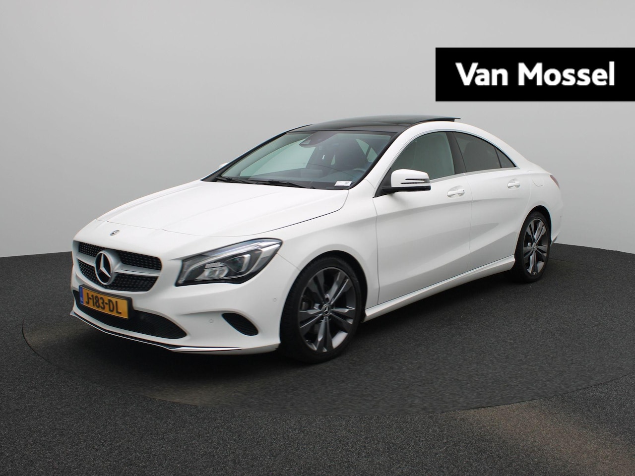 Mercedes-Benz CLA-Klasse - 180 Prestige | Airconditioning | Panoramadak | Stoelverwarming | Lichtmetalen Velgen | - AutoWereld.nl