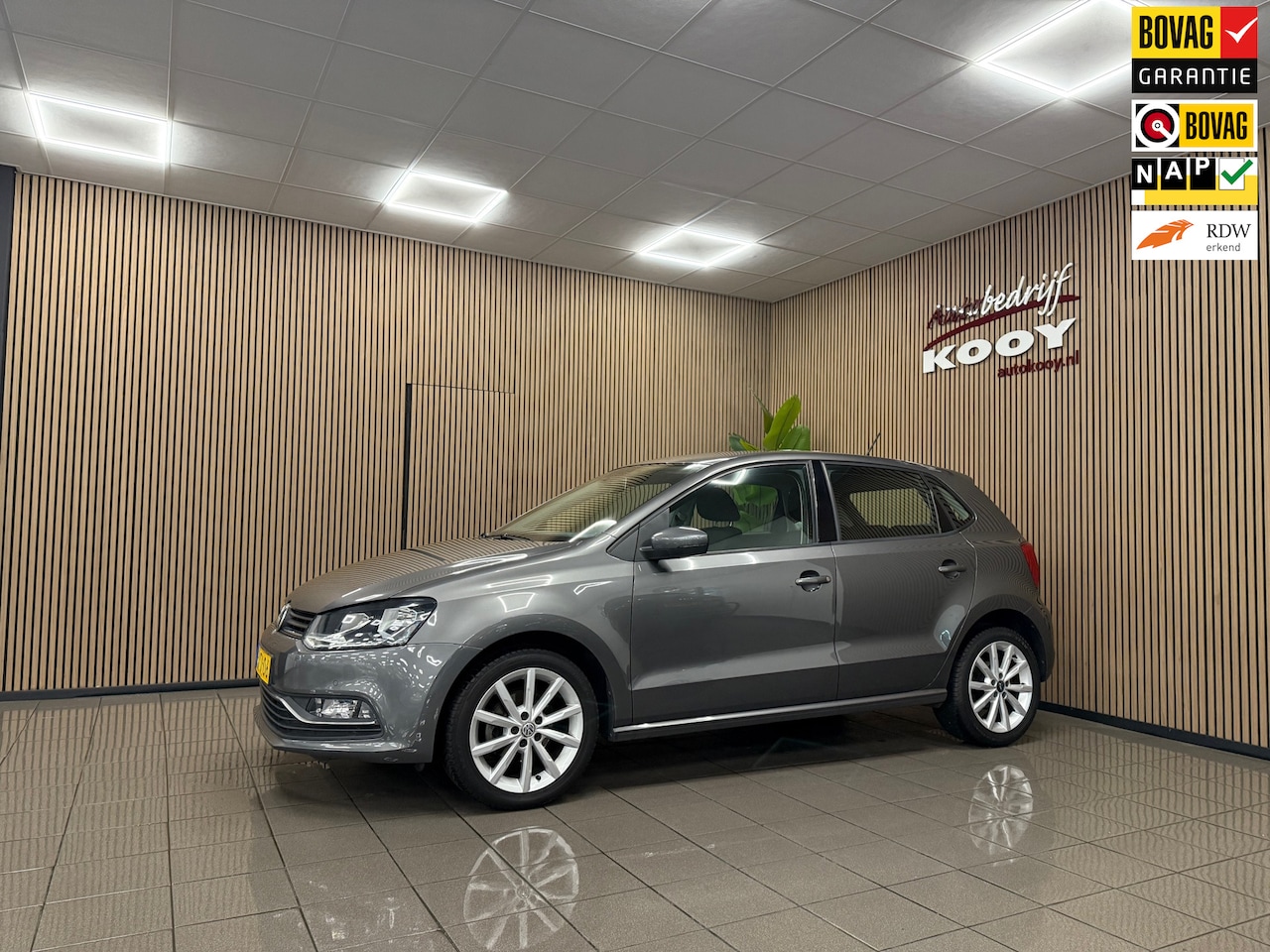 Volkswagen Polo - 1.2 TSI Comfortline * Navigatie / Parkeersensoren / Cruise control / NL Auto * - AutoWereld.nl