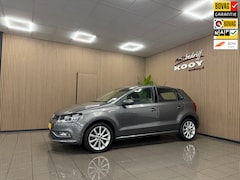 Volkswagen Polo - 1.2 TSI Comfortline * Navigatie / Parkeersensoren / Cruise control / NL Auto