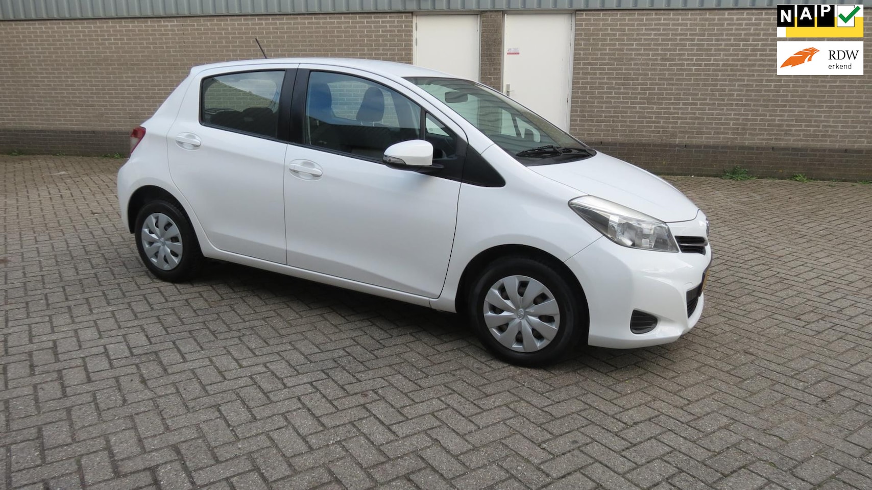 Toyota Yaris - 1.0 VVT-i Aspiration 1.0 VVT-i Aspiration - AutoWereld.nl