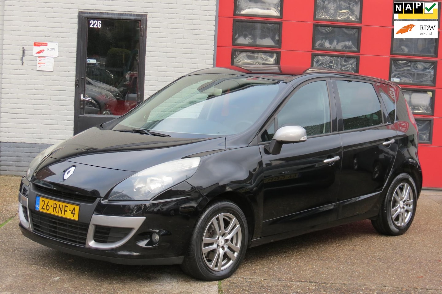 Renault Scénic - 1.5 dCi Parisienne 1.5 dCi Parisienne , AUTOMAAT , AIRCO , NAVI , - AutoWereld.nl