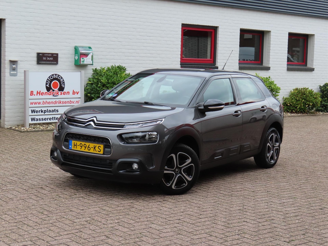 Citroën C4 Cactus - 1.2 PureTech 110pk Business/ All season banden/ Trekhaak/ Navigatie/ DAB/ Cruise control/ - AutoWereld.nl