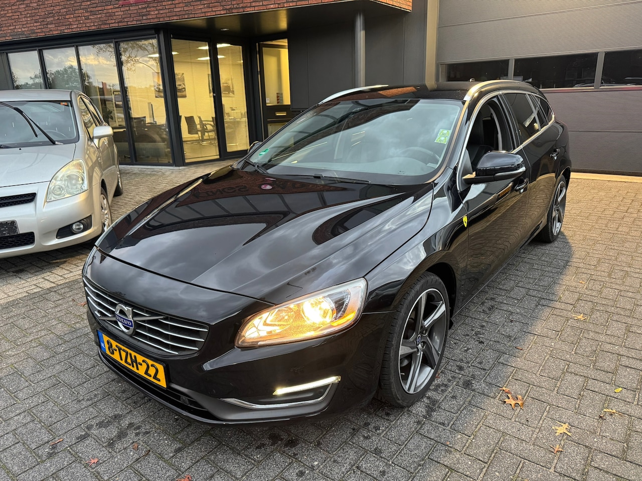 Volvo V60 - 2.0 D4 Summum LEDER TREKHAAK NW D RIEM + WATERPOMP - AutoWereld.nl