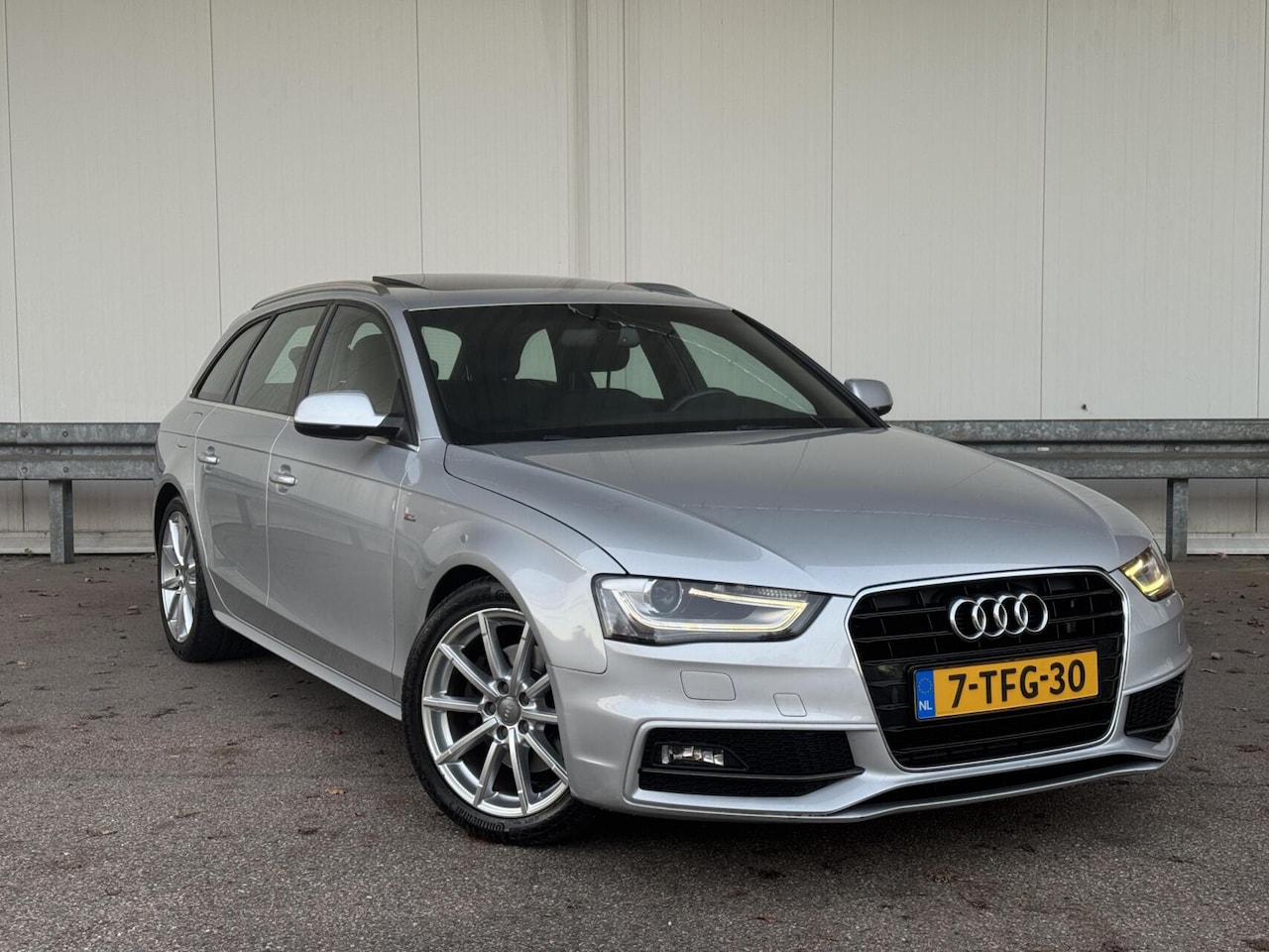 Audi A4 Avant - 1.8 TFSI Automaat 3X S-Line|Pano|Dealerond.|Xenon|Navi|Half-Leder|Bluetooth|Flippers - AutoWereld.nl