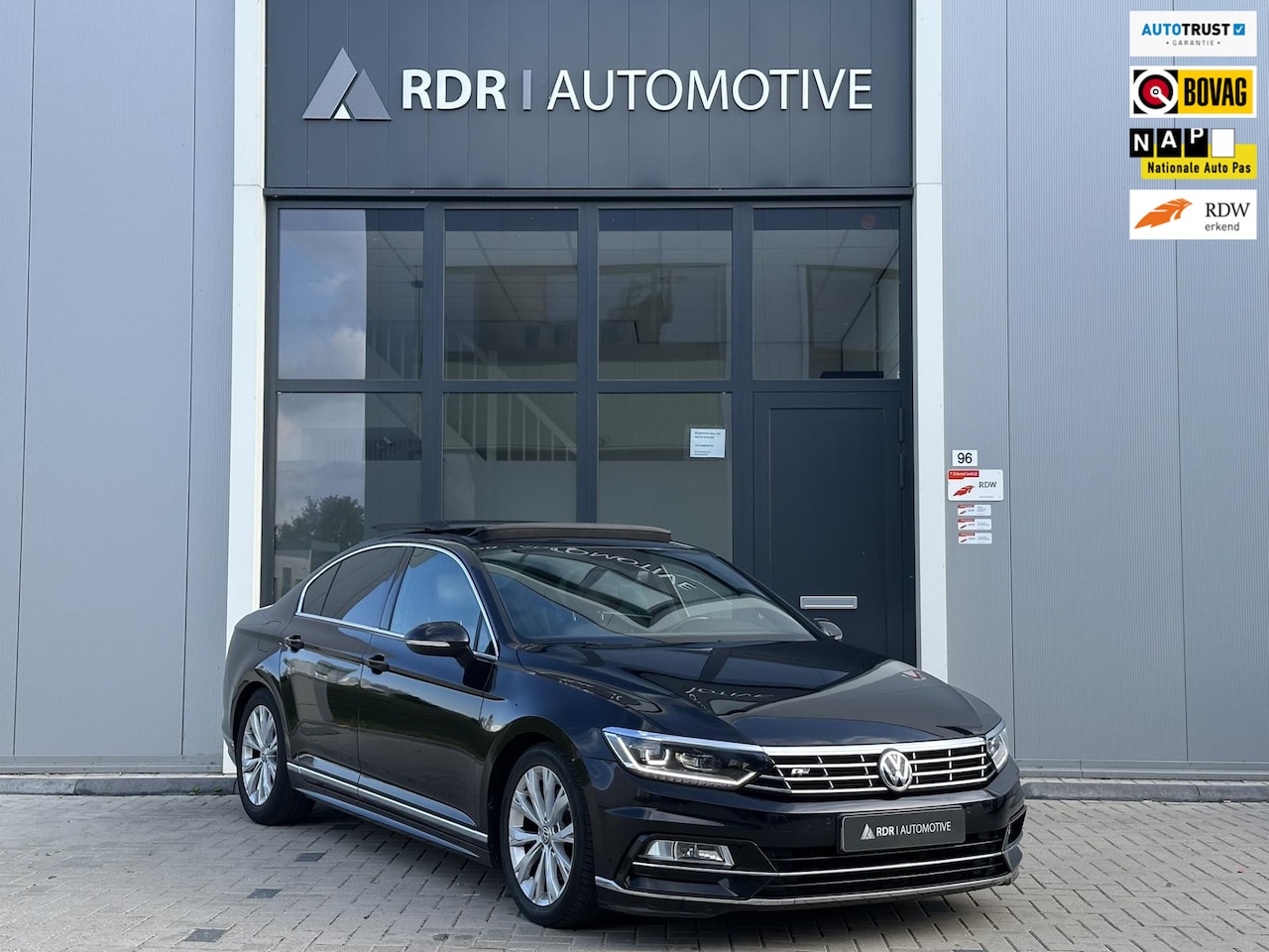 Volkswagen Passat - 1.4 TSI R-Line | Pano | Leder - AutoWereld.nl