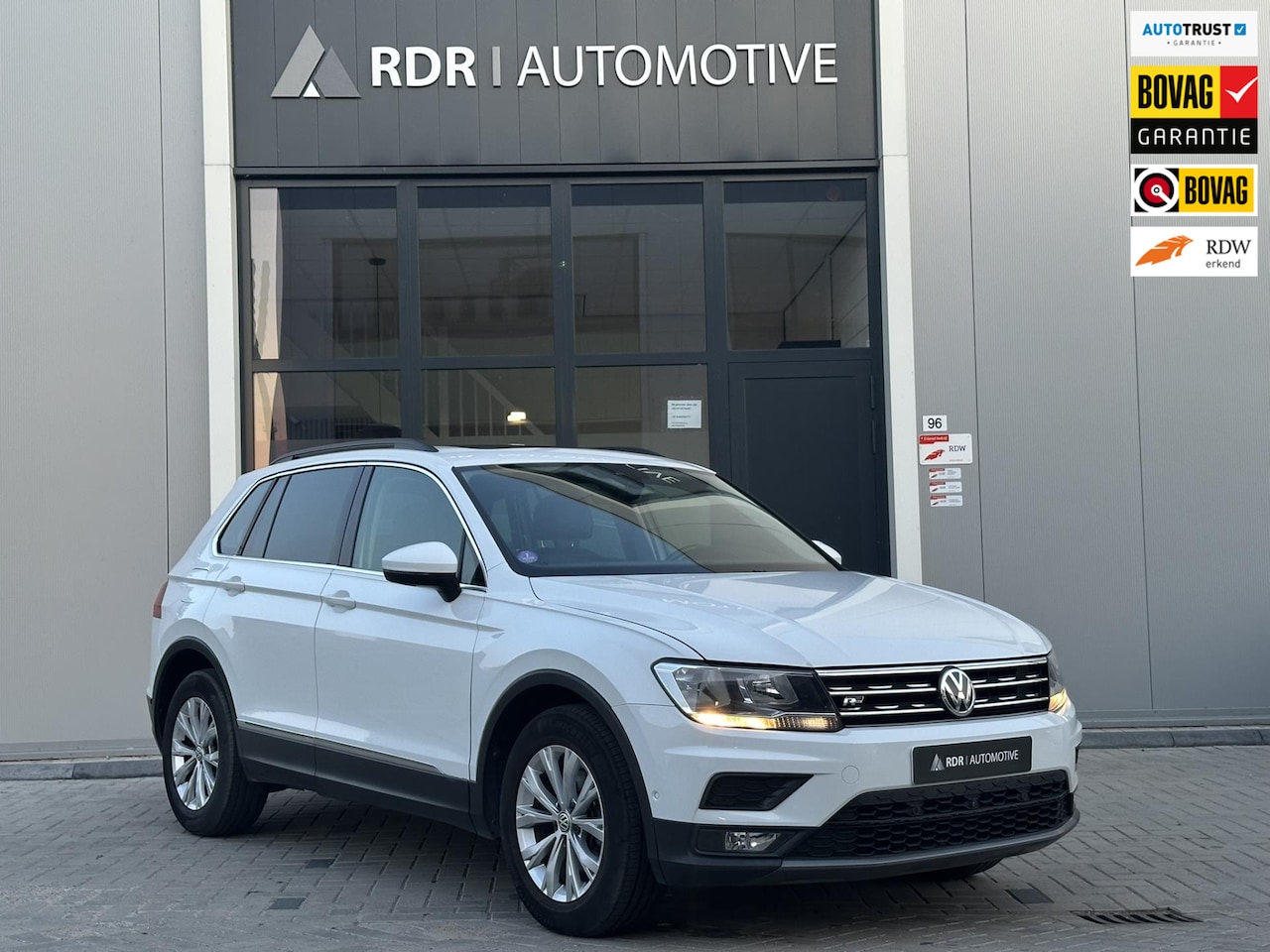 Volkswagen Tiguan - 1.4 TSI | ACT | Leer | Pano | Trekhaak | Carplay | Camera - AutoWereld.nl