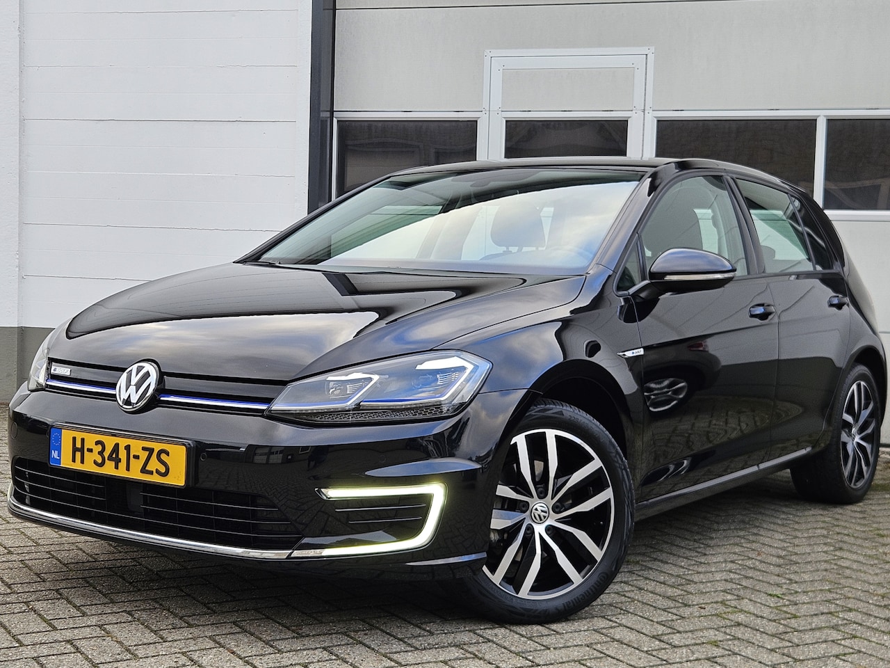 Volkswagen e-Golf - E-DITION /Virtual/Led/PDC/Navi/ACC! - AutoWereld.nl