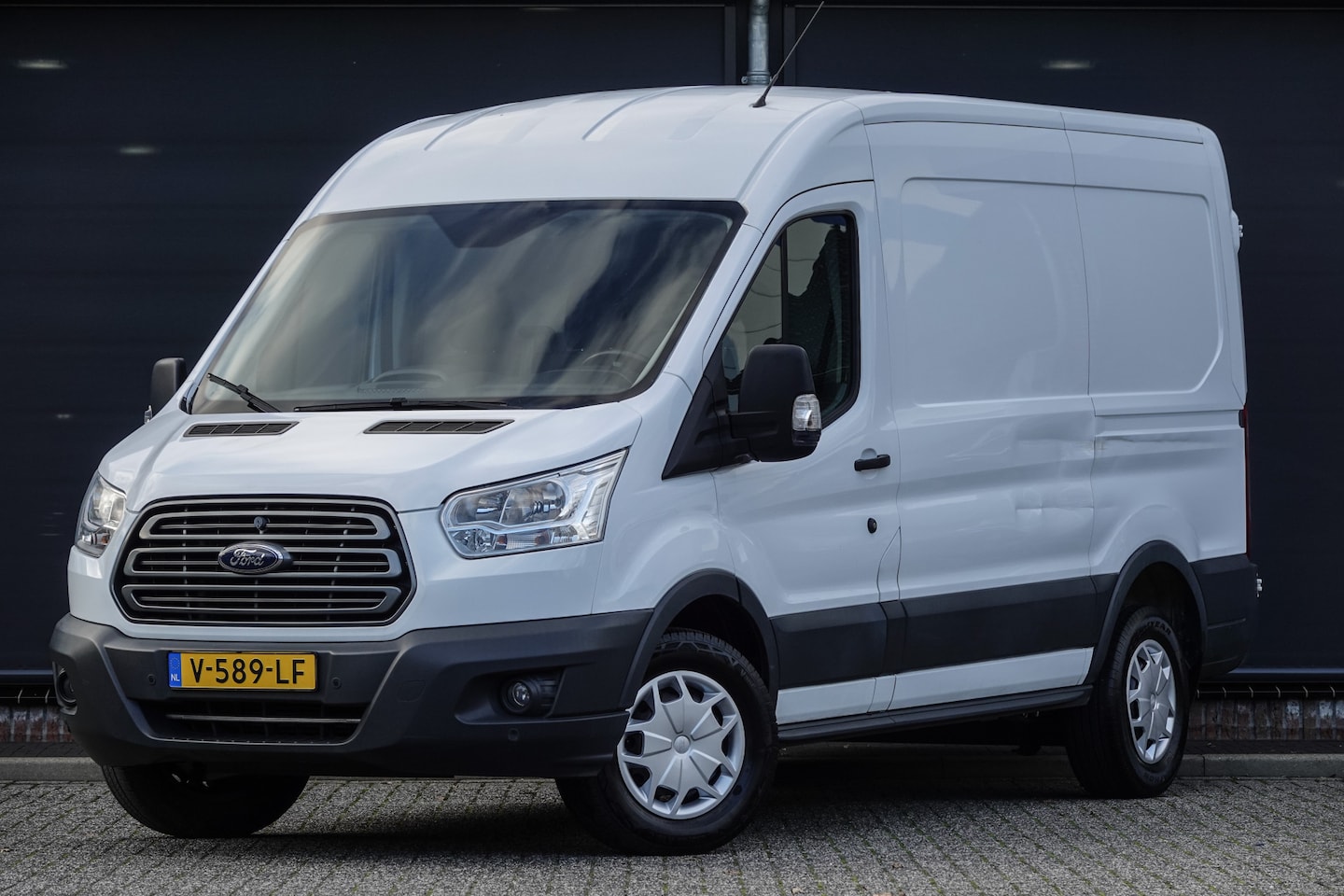 Ford Transit - L2H2 2.0Tdci 130Pk | Trend | Trekhaak | Frozen White - AutoWereld.nl
