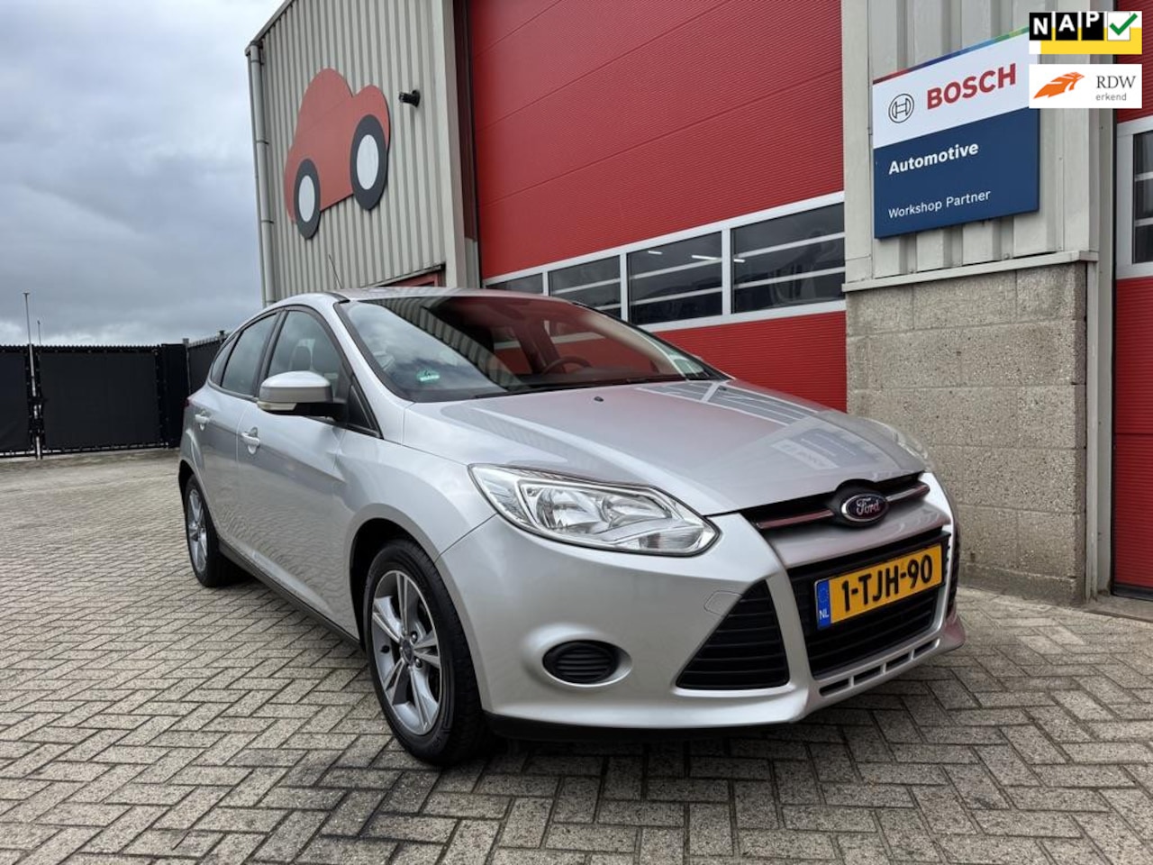 Ford Focus - 1.0 EcoBoost Edition 1.0 EcoBoost Edition, Airconditioning, Cruise control, Bluetooth, LM velgen, PDC, Boekjes - AutoWereld.nl