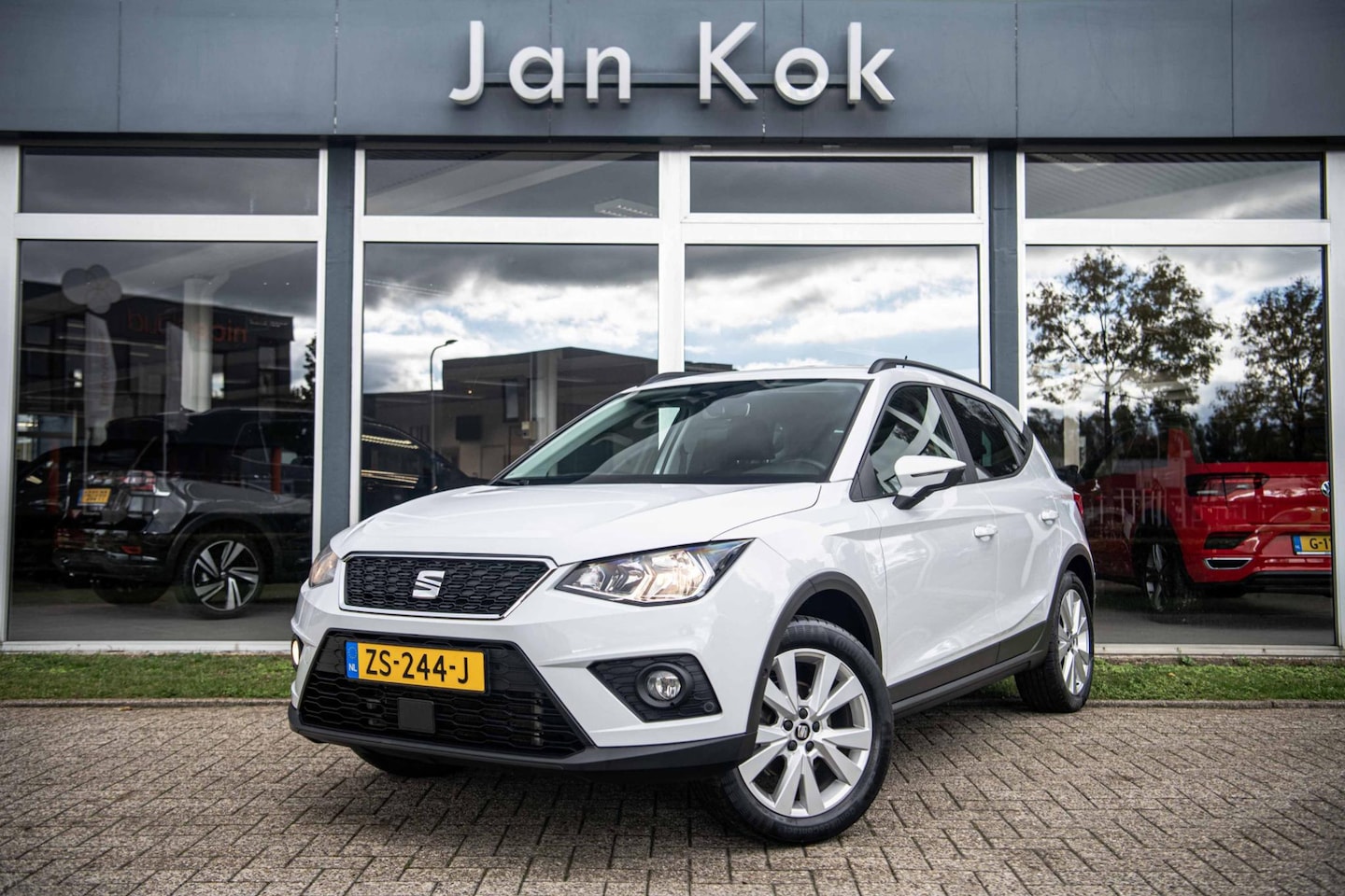 SEAT Arona - 1.0 TSi 115 pk DSG-7 Style Business Intense | Trekhaak| Keyless | Parkersensoren - AutoWereld.nl