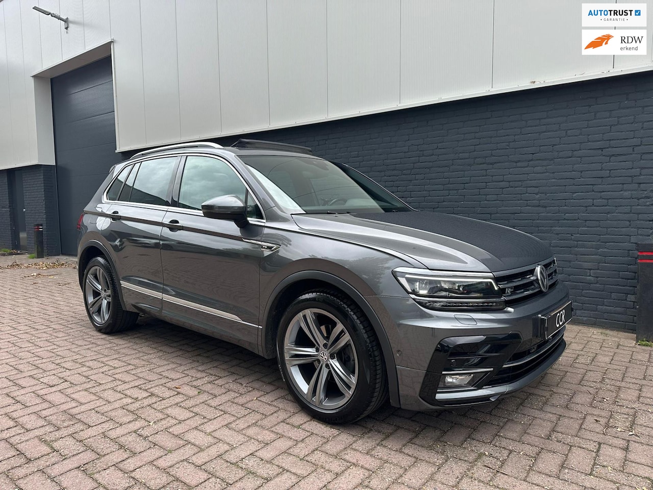 Volkswagen Tiguan - 1.5 TSI 2019 3X R-LINE PANO VIRTUAL KEYLESS - AutoWereld.nl