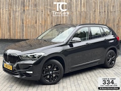 BMW X1 - sDrive20i Business Edition Automaat Sport Line | HUD | LED verlichting | Sportstoelen | He