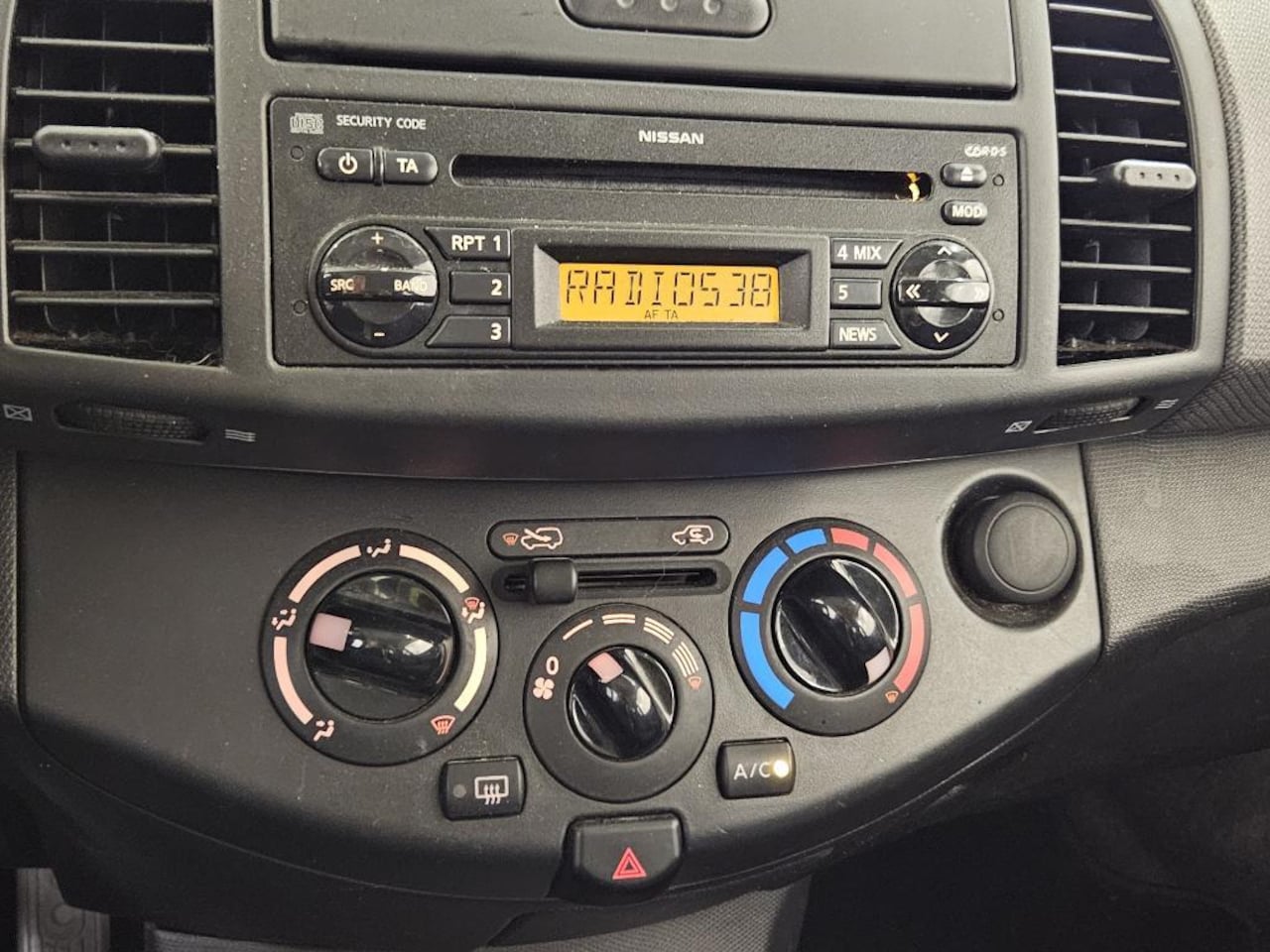 Nissan Micra - 1.2 Visia 1.2 Visia,Automaat,Airco,1eigenaar, km nap,aluminium velgen,nieuwe apk - AutoWereld.nl