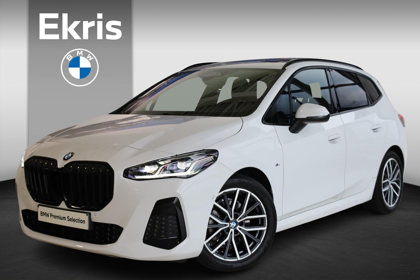 BMW 2-serie Active Tourer - 220i M-sportpakket | Premium Pack | Travel Pack | Elektr. Trekhaak - AutoWereld.nl