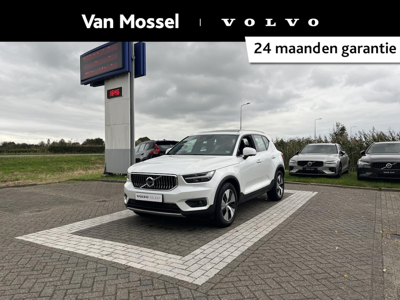 Volvo XC40 - 1.5 T4 Recharge Inscription | Leder | Panoromadak | Trekhaak | Automaat - AutoWereld.nl