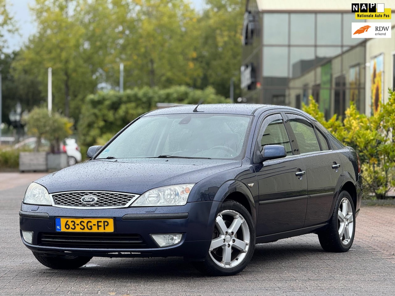 Ford Mondeo - 2.0-16V Platinum | Automaat | Climate control | Parkeersensoren | Trekhaak | Leder stoelen - AutoWereld.nl