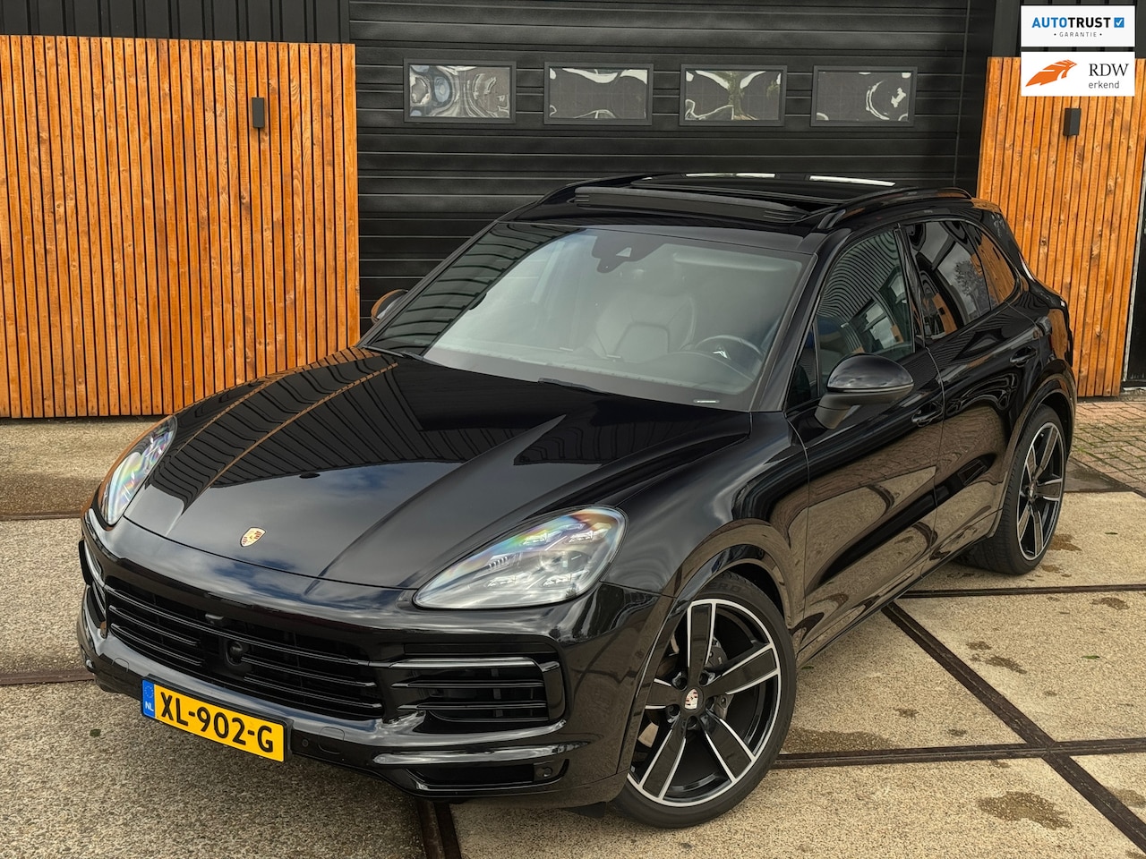 Porsche Cayenne - 3.0 SportChrono BlackPack Nightvision Adapt. Cruise 22Inch Trekhaak Rijklaar! - AutoWereld.nl