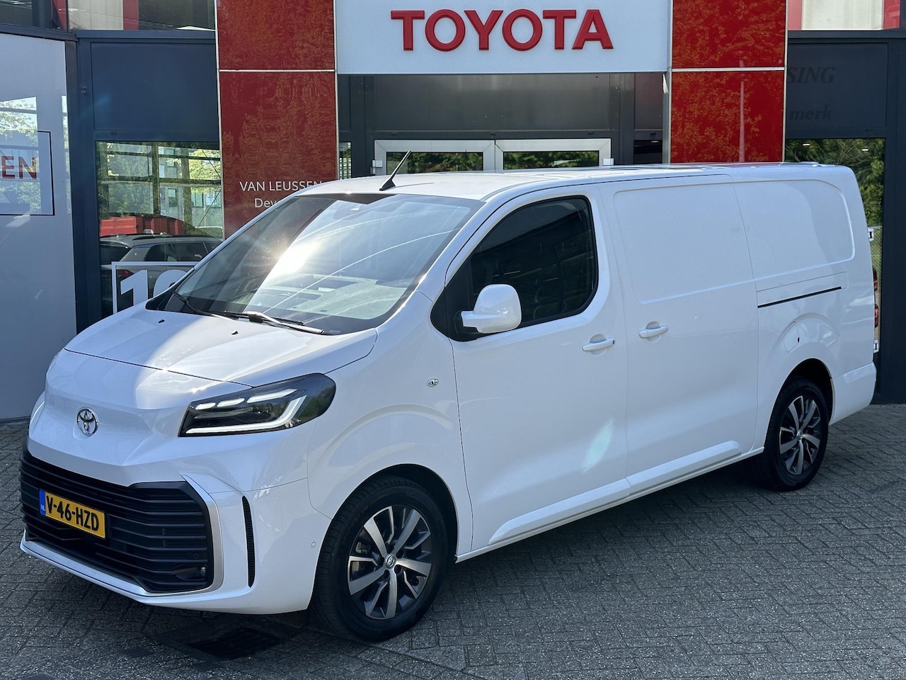 Toyota PROACE Long Worker - 2.0 D-4D L2 Professional 177PK 2X SCHUIFDEUR AUTOMAAT AD-CRUISE NAVIGATIE PARKEER SEN. CAM - AutoWereld.nl