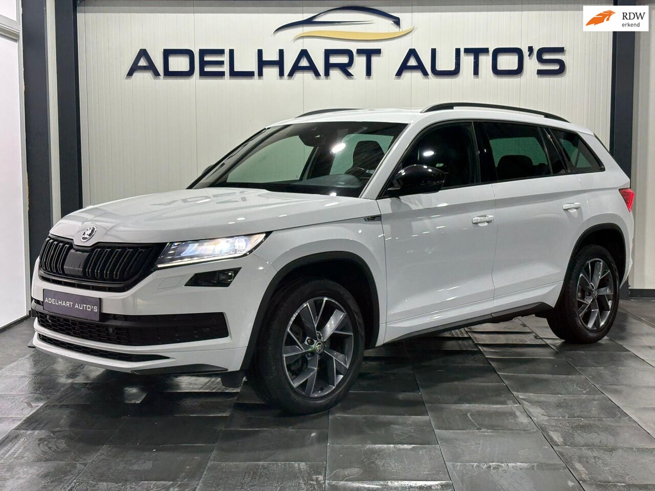 Skoda Kodiaq - 1.5 TSI Sportline Business 7pers. Automaat / Navigatie full map / Camera / Lederen interie - AutoWereld.nl