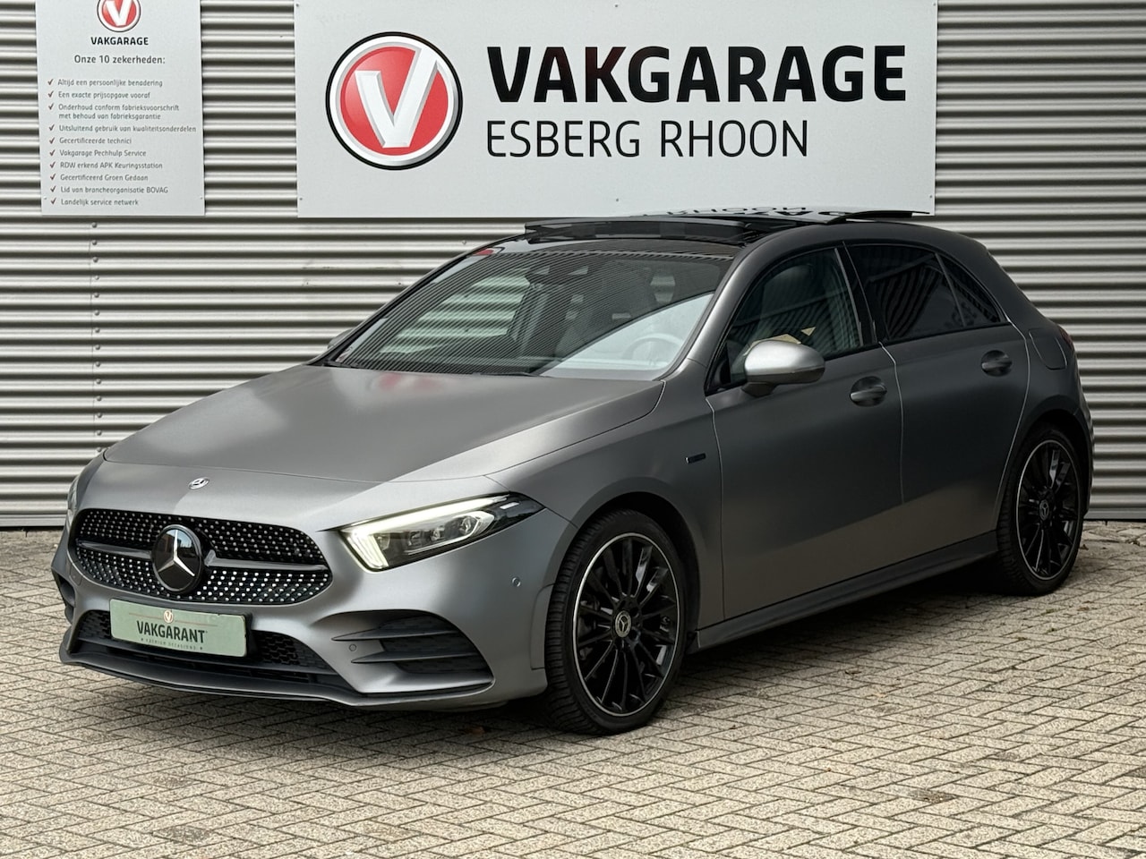 Mercedes-Benz A-klasse - 250 e AMG AMG,PANO,MULTIBEAM,NIGHT,LEER,MEM STOELEN - AutoWereld.nl