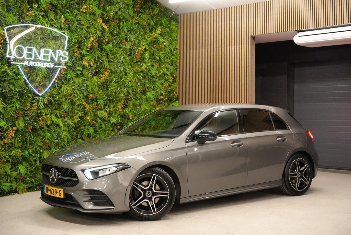 Mercedes-Benz A-klasse - 180 AMG Night Upgrade / CarPlay / Camera - AutoWereld.nl