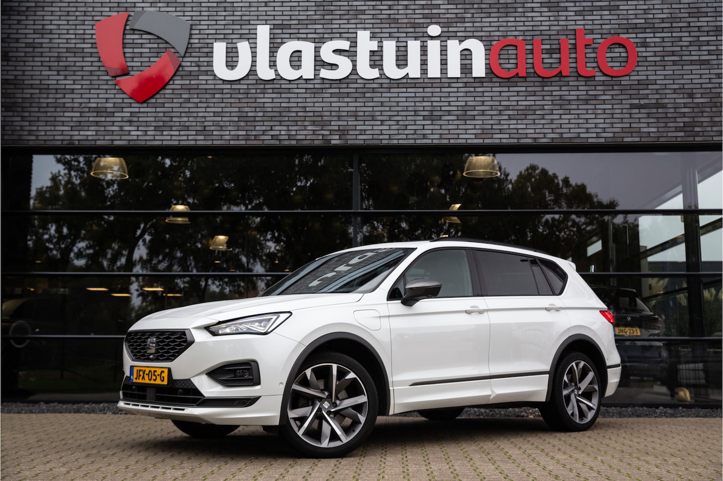 SEAT Tarraco - 1.4 TSI e-Hybrid PHEV Xperience Business Intense , Adap. cruise, Panoramadak, Trekhaak, - AutoWereld.nl