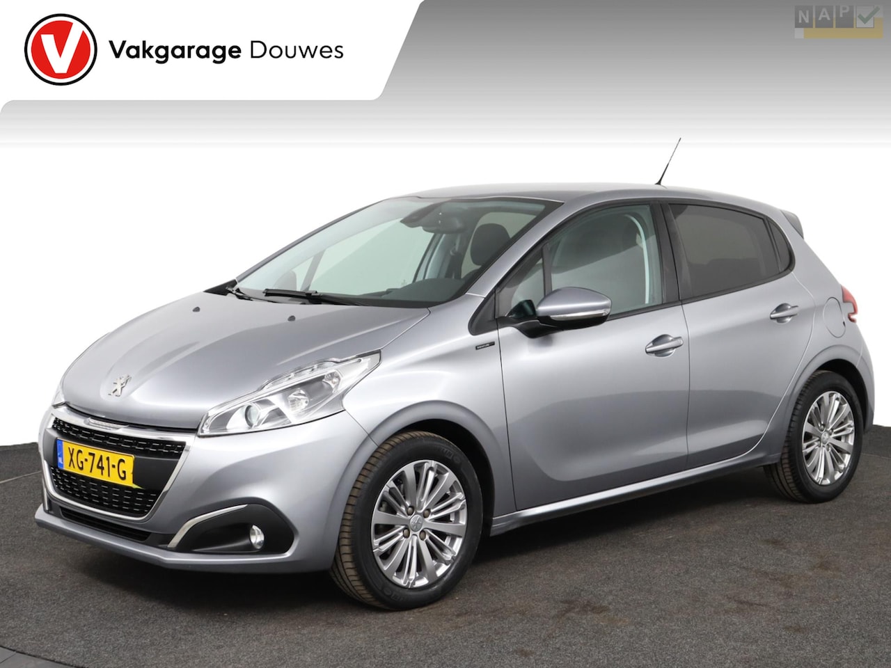 Peugeot 208 - 1.2 PureTech Signature | NAP | Automaat | Cruise | Navi | Lage KM's! - AutoWereld.nl