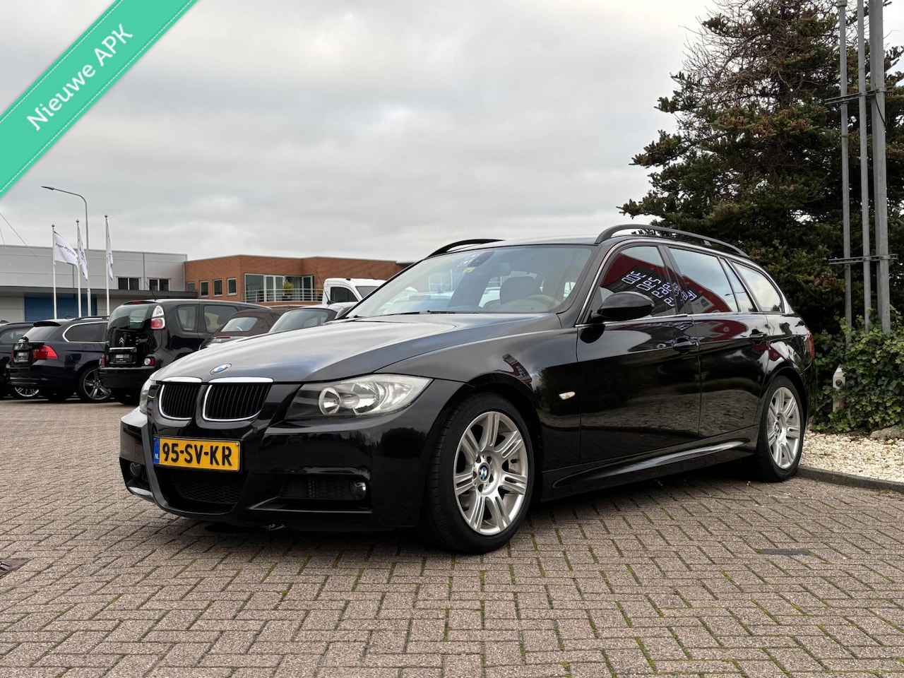 BMW 3-serie Touring - 318i High Executive 318i High Executive, M-pakket. Navi ! - AutoWereld.nl