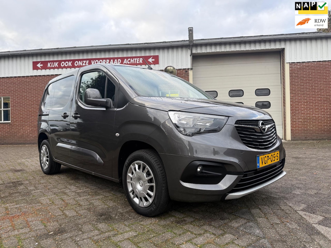 Opel Combo - 1.5D L1H1 Innovation stuur verw. camera navi lane assist airco - AutoWereld.nl