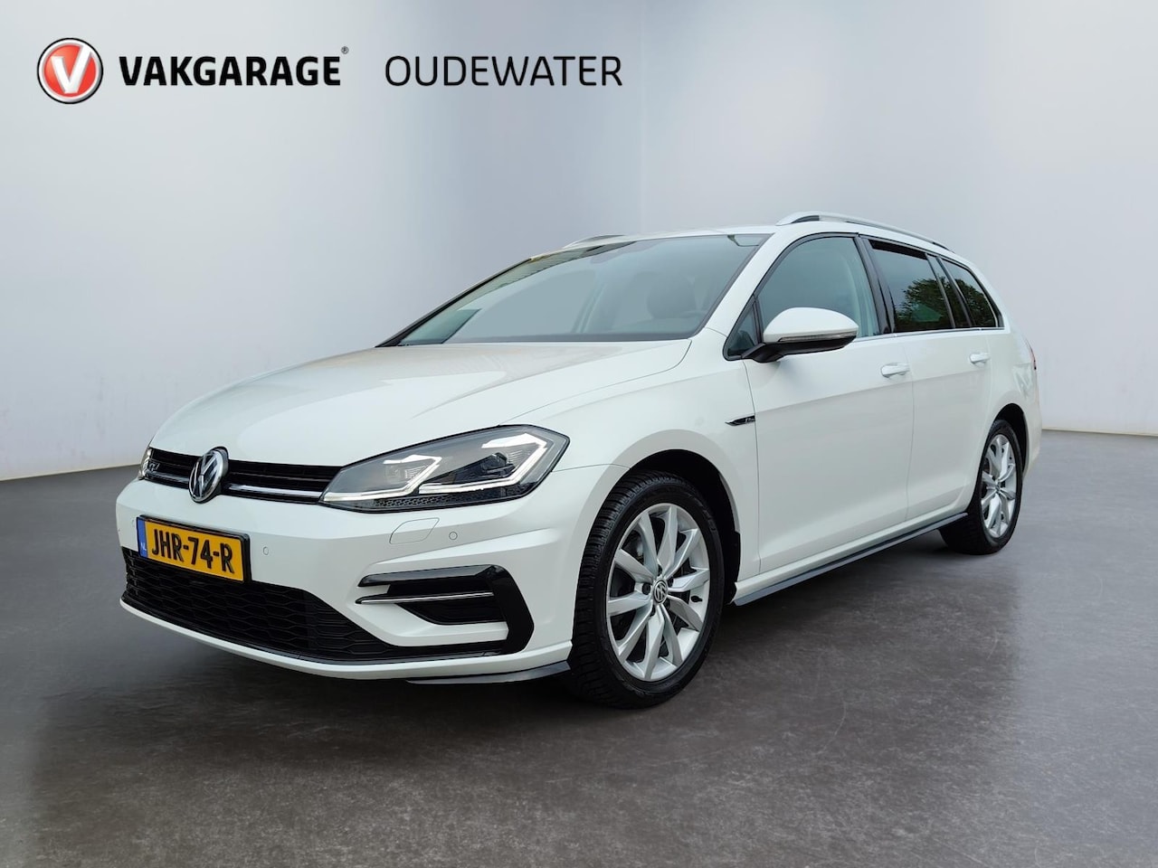Volkswagen Golf - 1.4 TSI Highline Business R * Pano * Trekhaak * - AutoWereld.nl