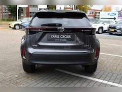 Toyota Yaris Cross - 1.5 Hybrid 115 FIRST EDITION APPLE/ANDROID 17"LM-VELGEN PRIVACYGLASS KEYLESS STOEL/VOORRUI