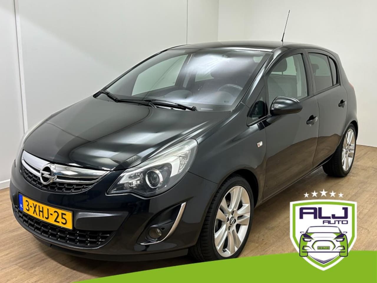 Opel Corsa - Occasion 1.4-16V Cosmo | Automaat | Tweedehands Opel Corsa | Zwart | Cruisecontrol - AutoWereld.nl