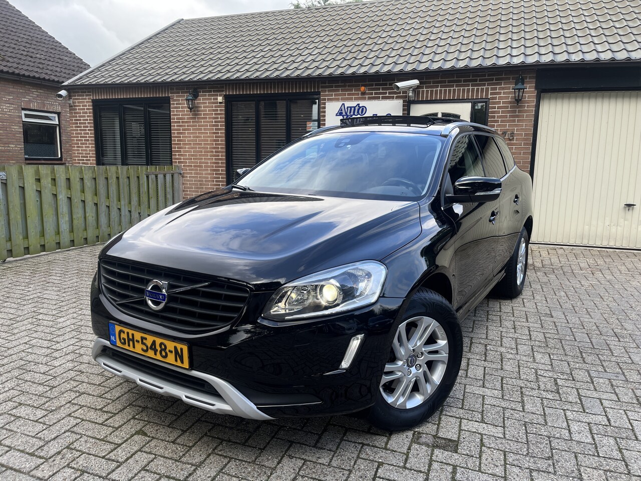 Volvo XC60 - 2.4 D5 221 pk AWD Ocean Race Trekhaak - AutoWereld.nl