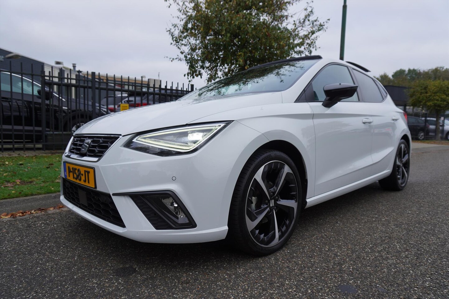 SEAT Ibiza - 1.0 EcoTSI 95pk FR Plus Panoramadak Apple Carplay - AutoWereld.nl