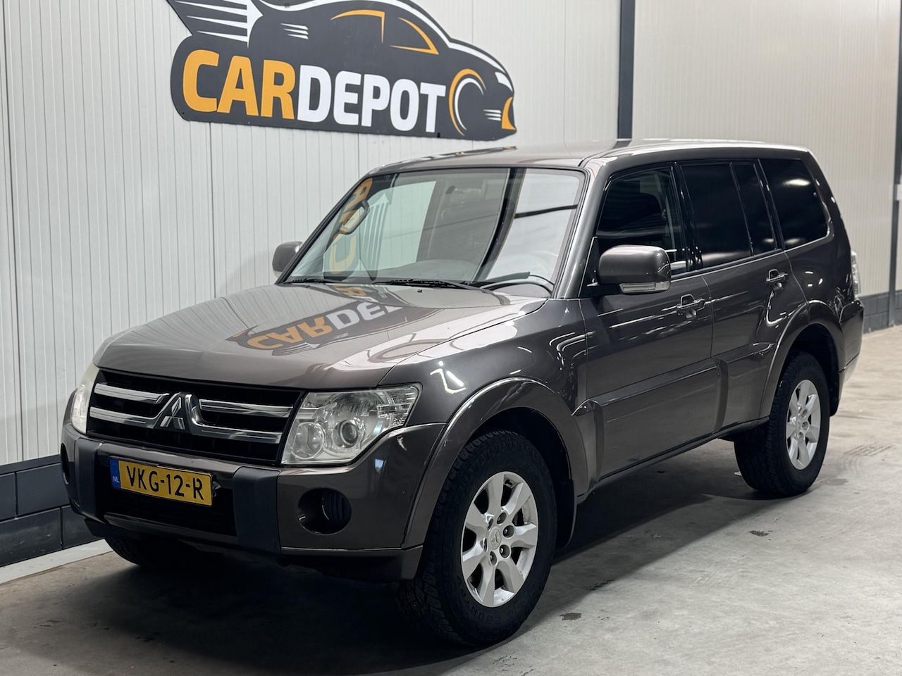 Mitsubishi Pajero - 3.2 Di-D Instyle Panel Van 3.2 DI-D Instyle Panel Van - AutoWereld.nl