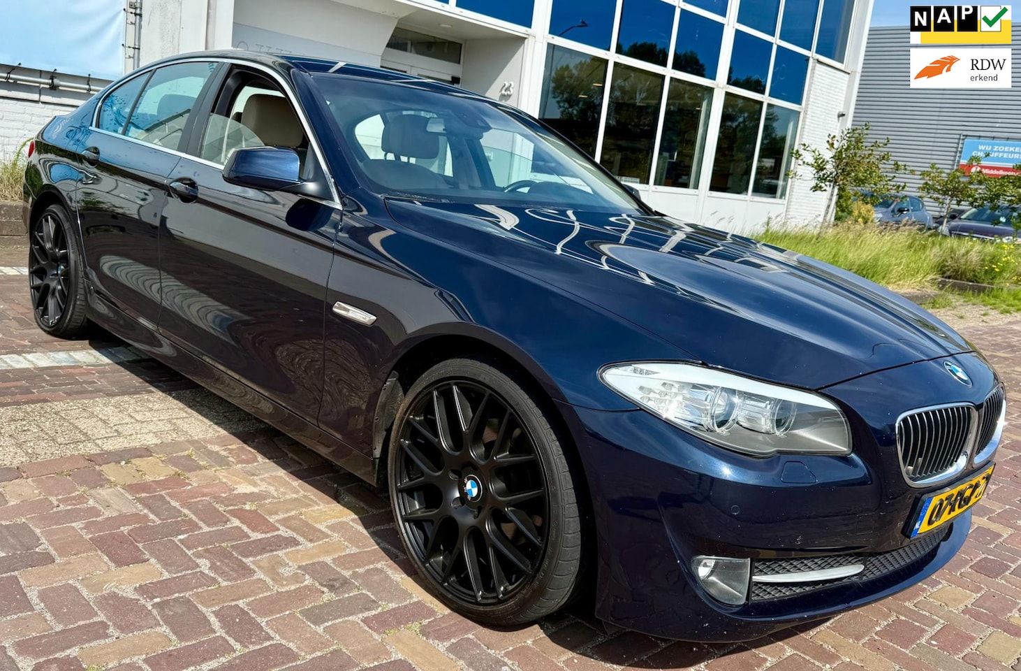 BMW 5-serie - 523i High Executive - 20 inch velgen - AutoWereld.nl