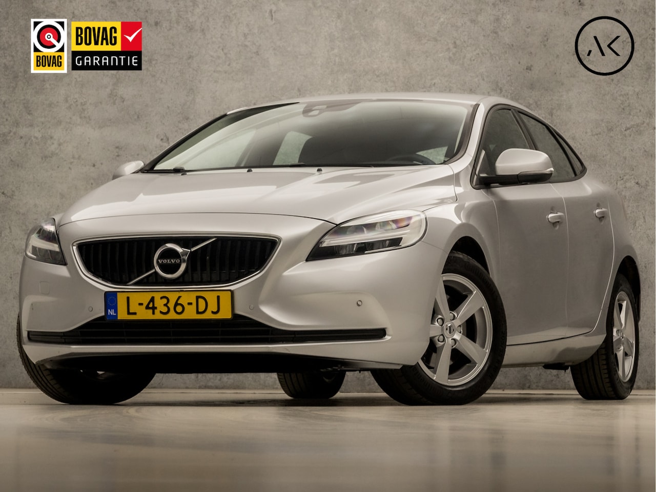 Volvo V40 - 2.0 T2 Inscription (NAVIGATIE, CLIMATE, CAMERA, STOELVERWARMING, LED KOPLAMPEN, SPORTSTOEL - AutoWereld.nl