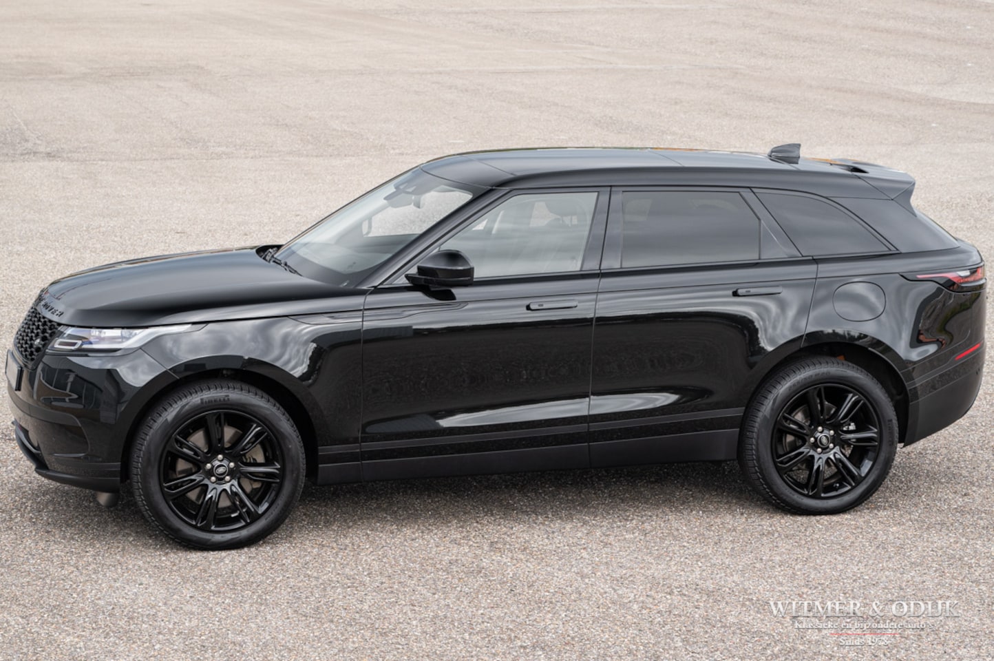 Land Rover Range Rover Velar - 2.0 P400e Triple Black, Panodak - AutoWereld.nl