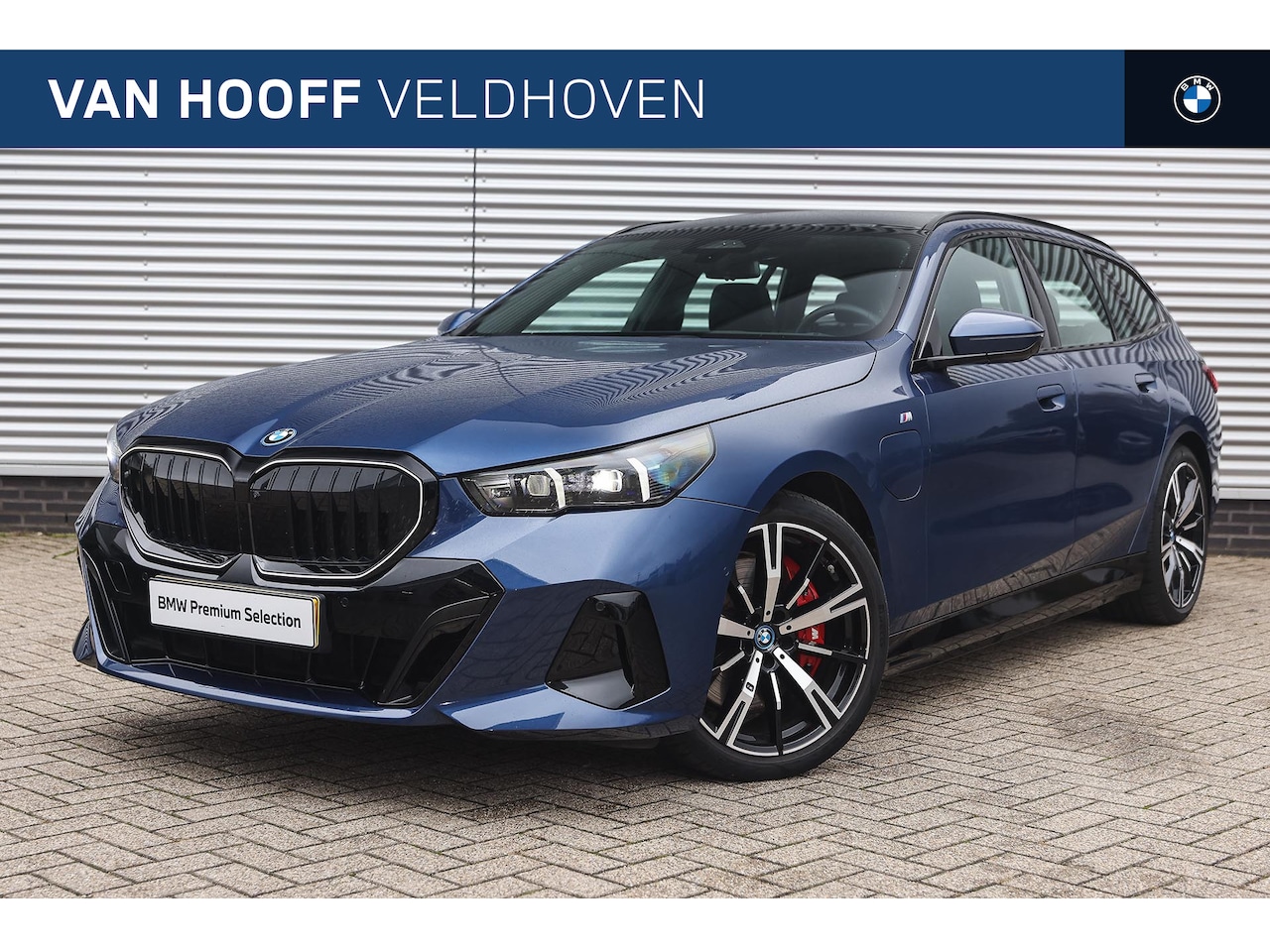 BMW 5-serie Touring - 550e xDrive M Sport Automaat / Trekhaak / Adaptieve LED / Adaptief onderstel professional - AutoWereld.nl