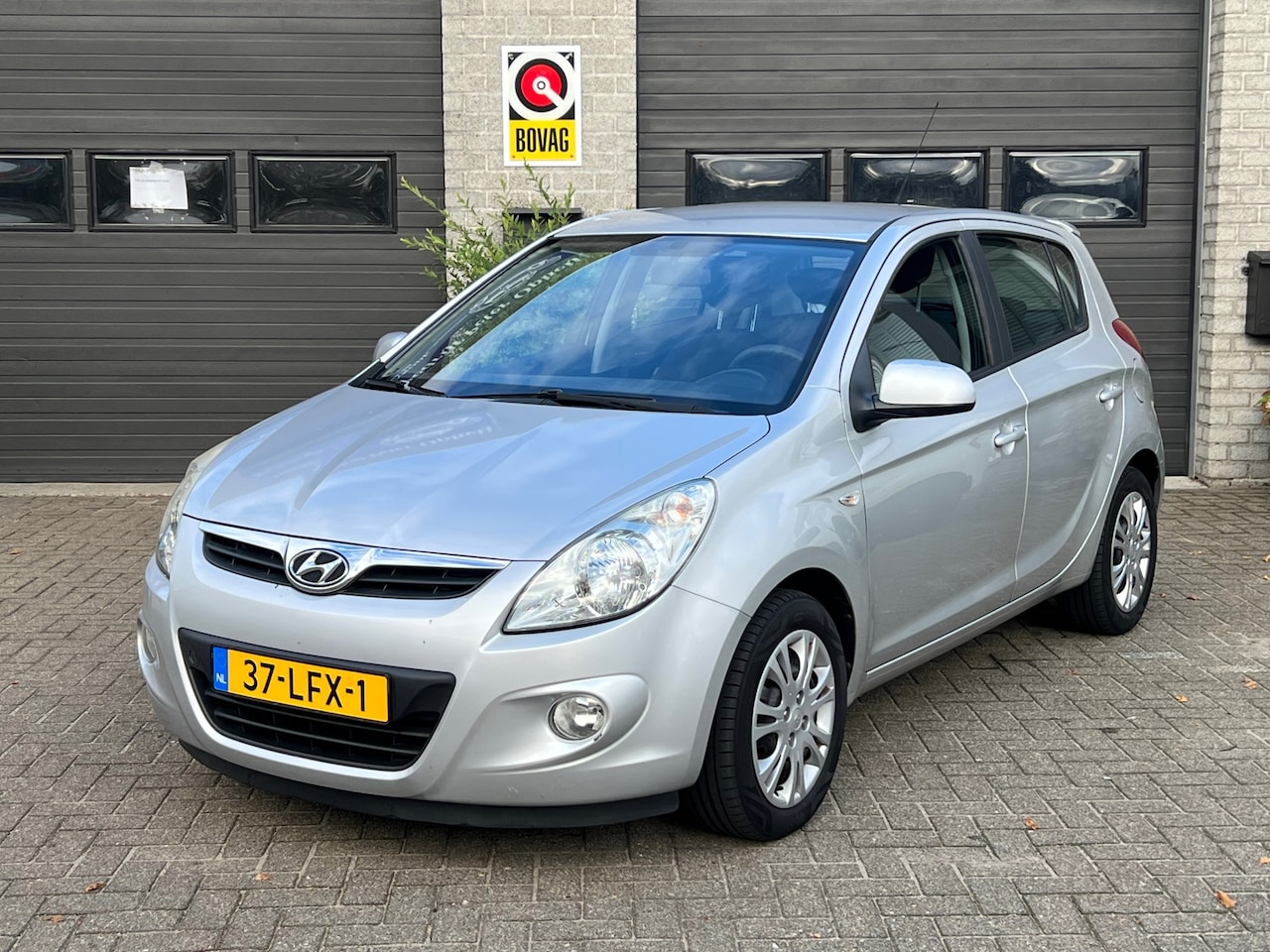 Hyundai i20 - 1.2i DynamicVersion *Airco*APK 14-10-2026 - AutoWereld.nl