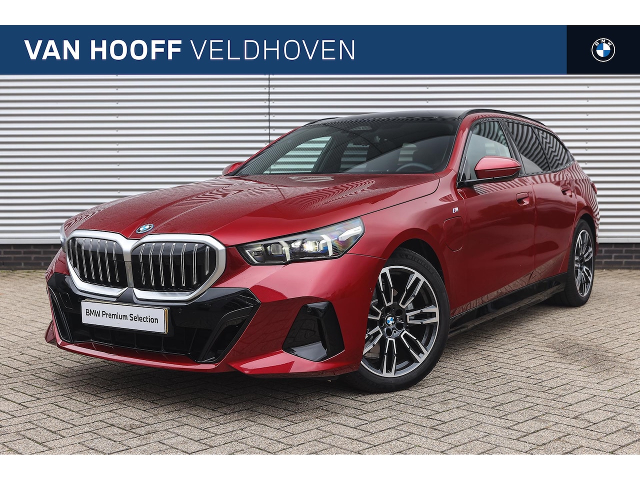 BMW 5-serie Touring - 530e M Sport Automaat / Panoramadak / Trekhaak / Achteruitrijcamera / Adaptieve LED / Harm - AutoWereld.nl
