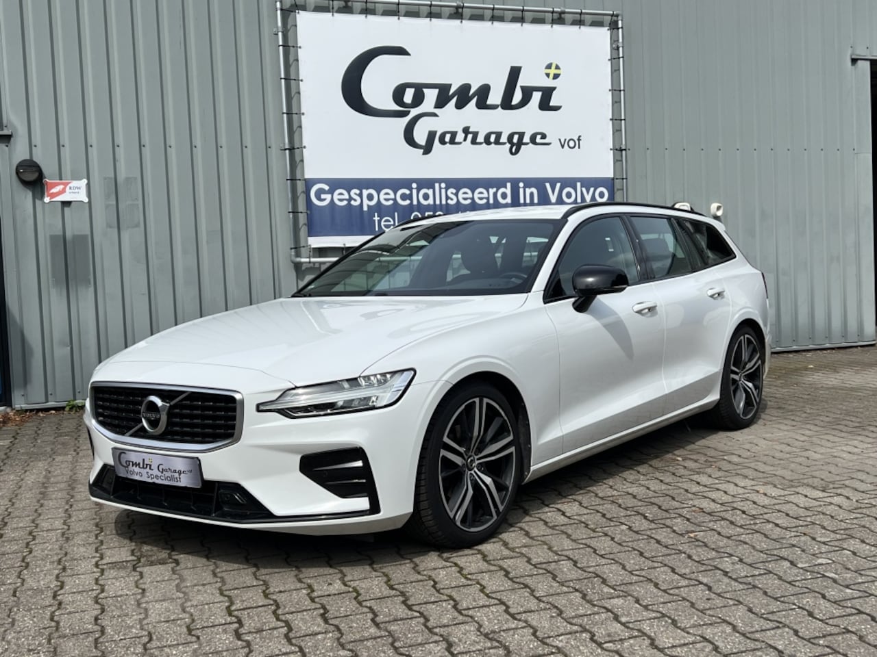 Volvo V60 - 2.0 D4 R-Design 2.0 D4 R-Design - AutoWereld.nl