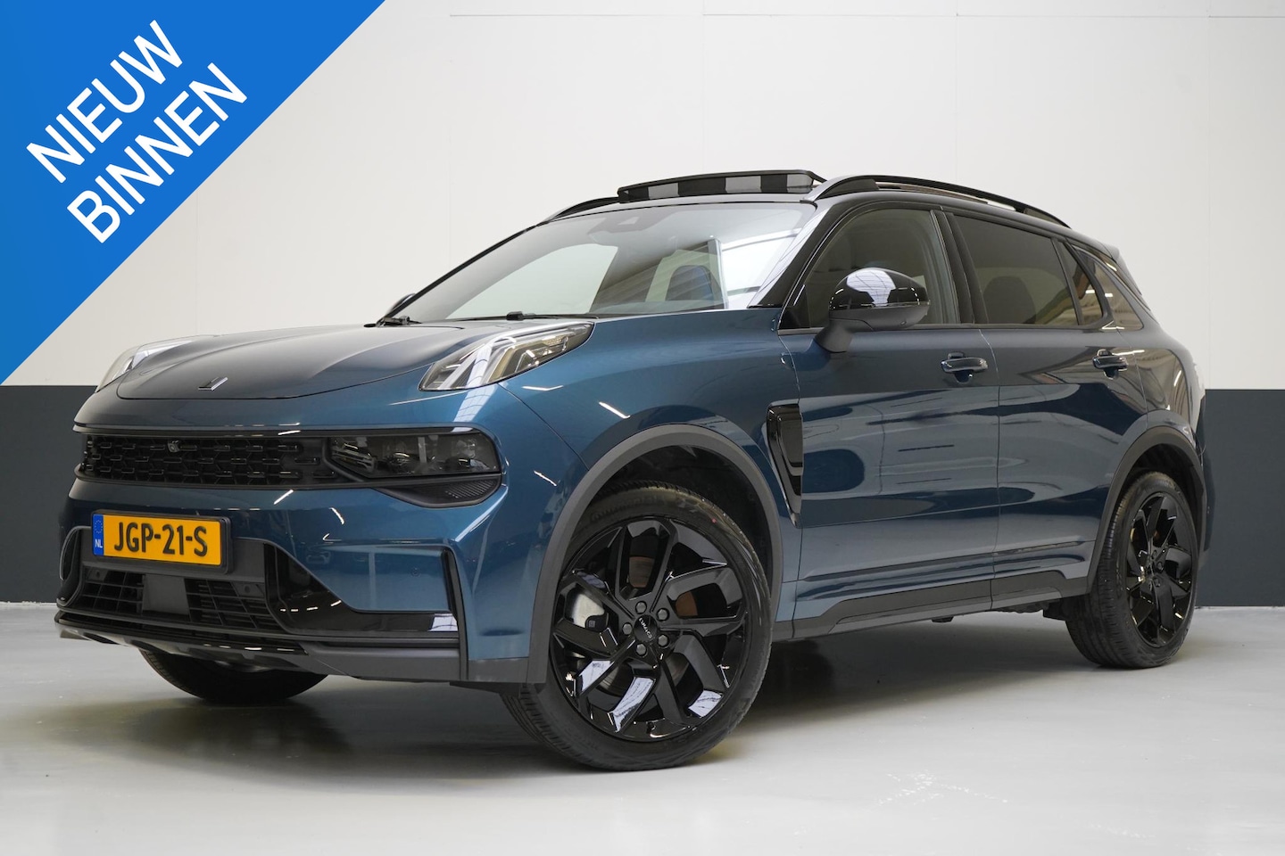 Lynk & Co 01 - 1.5 | Zwart optiek | Panoramadak | Navigatie | Memory | Apple CarPlay - AutoWereld.nl