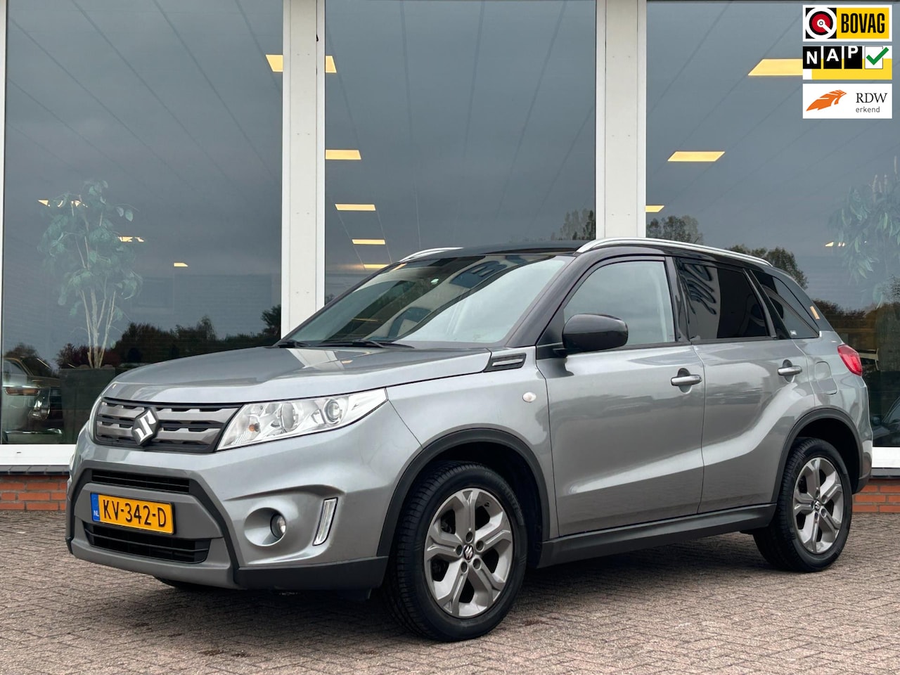 Suzuki Vitara - 1.6 Exclusive AUT. - Origineel NL - NAP - Clima - Cruise - LM - Trekhaak - AutoWereld.nl