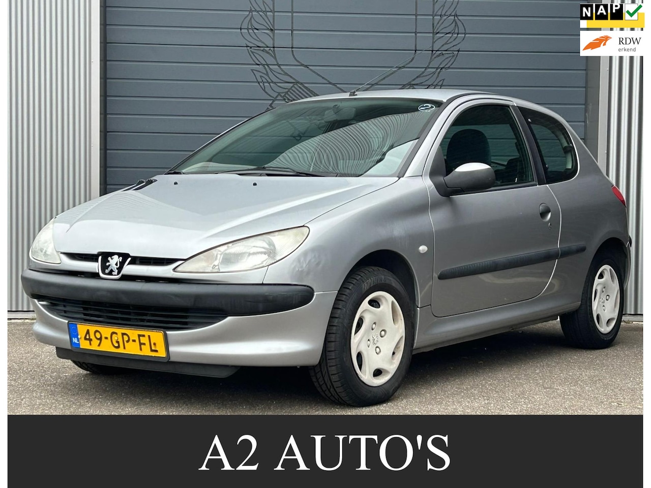 Peugeot 206 - 1.6-16V XT 1.6-16V XT - AutoWereld.nl