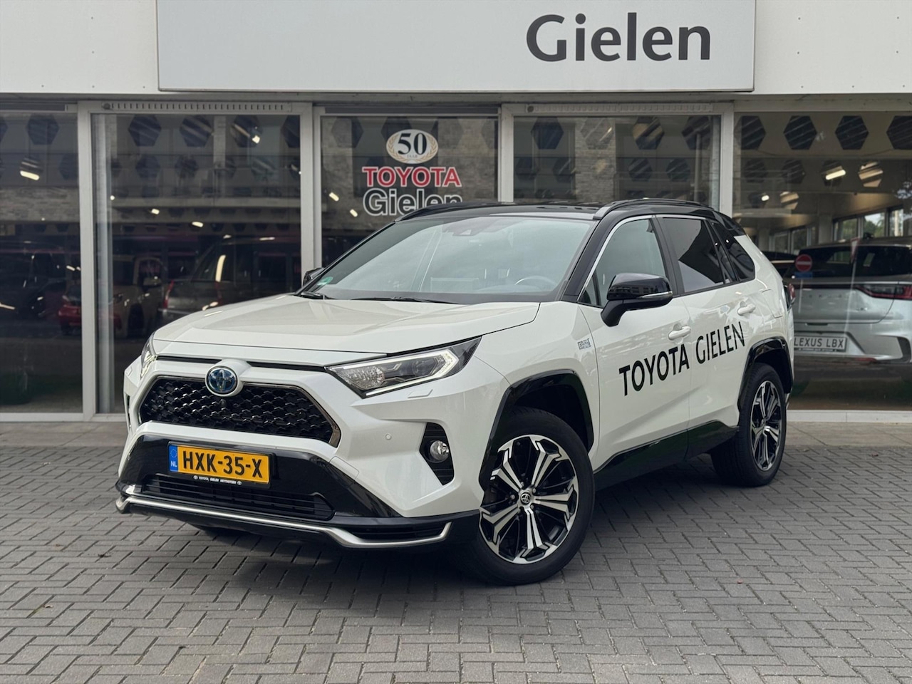 Toyota RAV4 - 2.5 Plug-in Hybrid AWD Bi-Tone Plus | Head up display, JBL, Leer, Geheugenfunctie, 360 cam - AutoWereld.nl